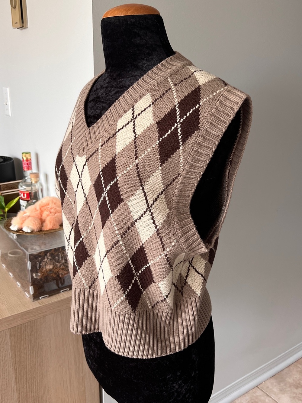 OAK + FORT Argyle V‑Neck Sweater Vest in Beige and Brown